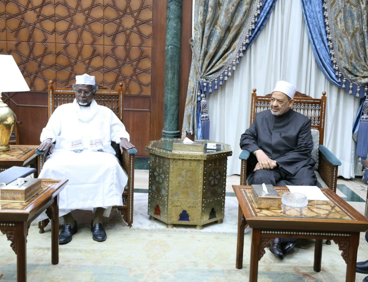 IMG 20251117 WA0021 جامعة العبور الأزهر يمنح طلاب تشاد 50 فرصة دراسية جديدة ويبحث توسيع التعاون العلمي والدعوي موقع في الجامعة