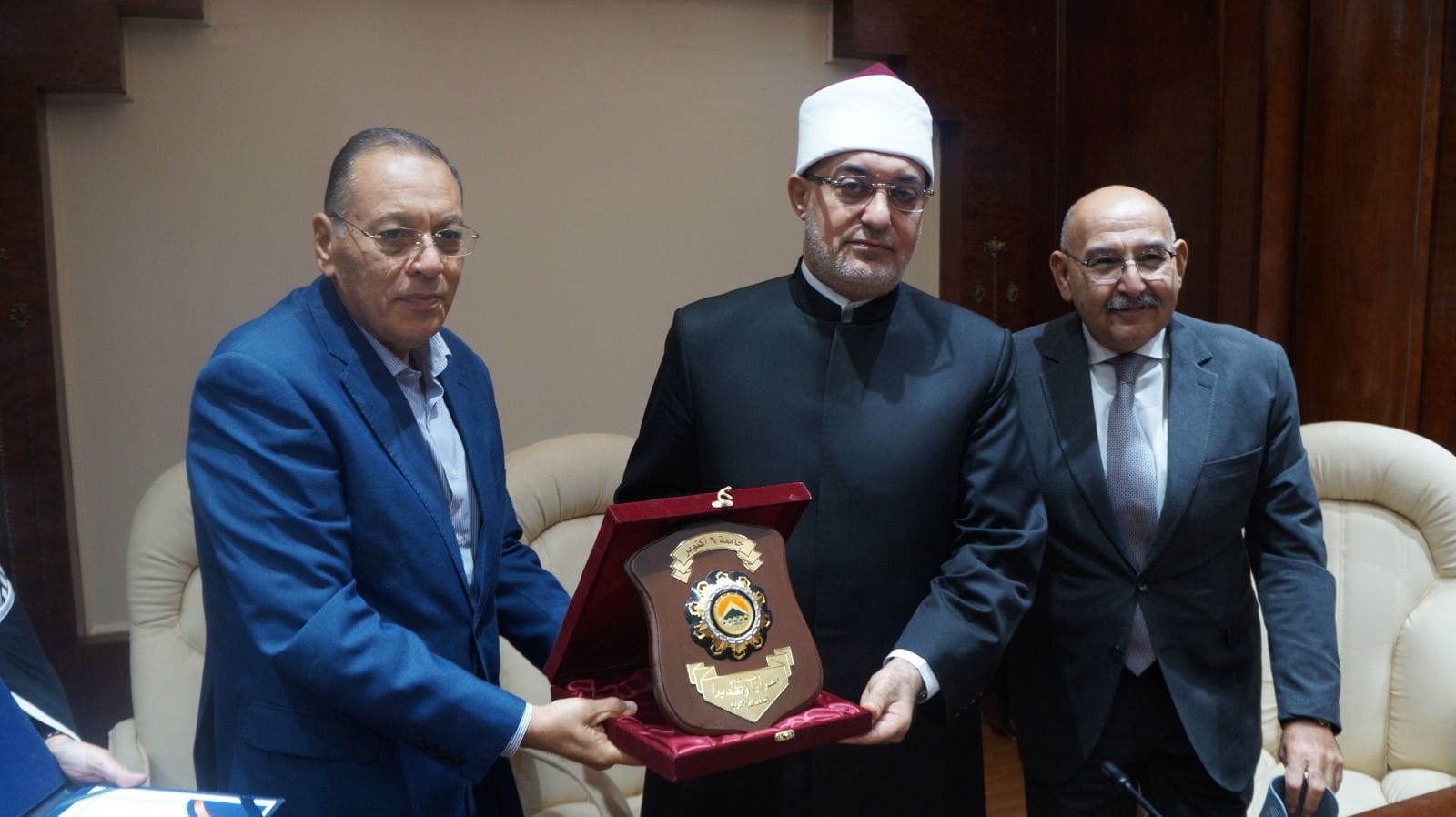 IMG 20251117 WA0450 الإمام الأكبر الدكتور أحمد الطيب جامعة 6 أكتوبر تستضيف مفتي الجمهورية في ندوة حول مخاطر الشائعات على الأمن القومي موقع في الجامعة