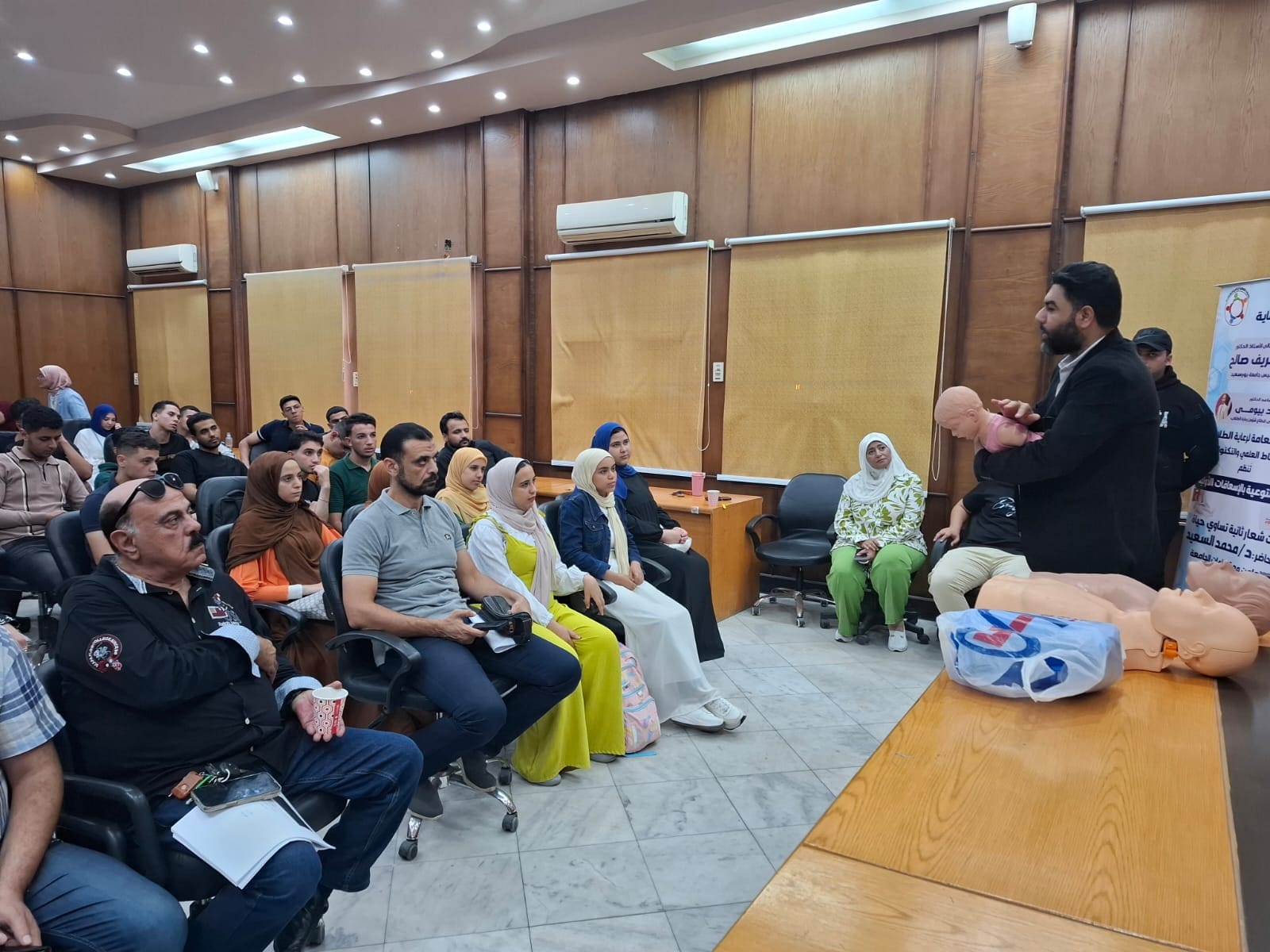 IMG 20251122 WA0021 1 جامعة بورسعيد تربط التعليم بسوق العمل رئيس جامعة بورسعيد يوجه بتنظيم فعاليات توعوية وتدريبية لتعزيز مهارات الطلاب موقع في الجامعة