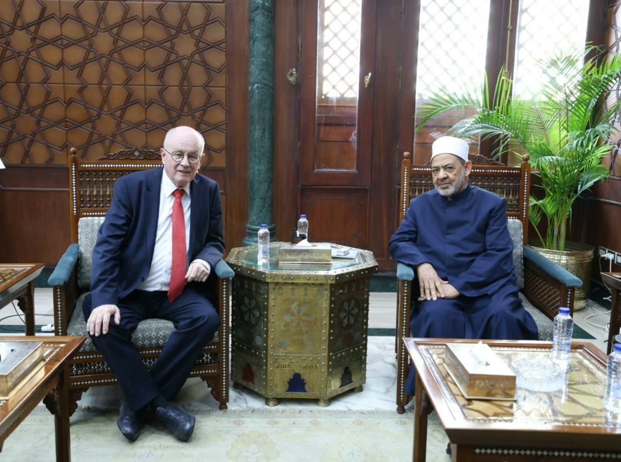 IMG 20251124 WA0048 دولة شيخ الأزهر يستقبل بروفيسور فولكر كاودر ويشدد: العالم يُدار بسلاح اللاعقلانيين والحوار ضرورة لإنقاذ الإنسانية موقع في الجامعة