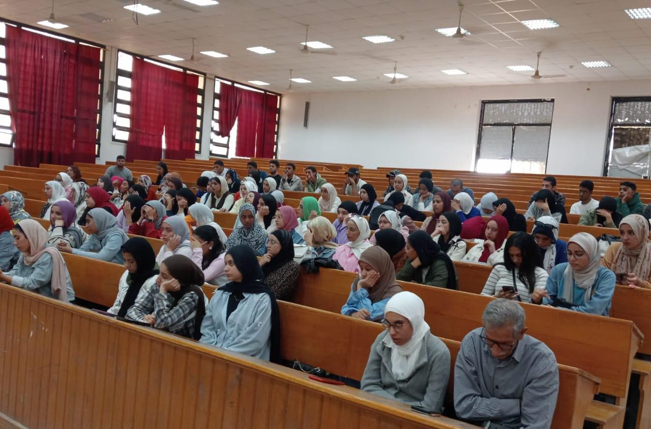 IMG 20251125 WA0034 ندوة جامعة السويس تنظم ندوة توعوية ضمن «صحّح مفاهيمك» حول خطورة التحرش وتعزيز القيم الجامعية موقع في الجامعة