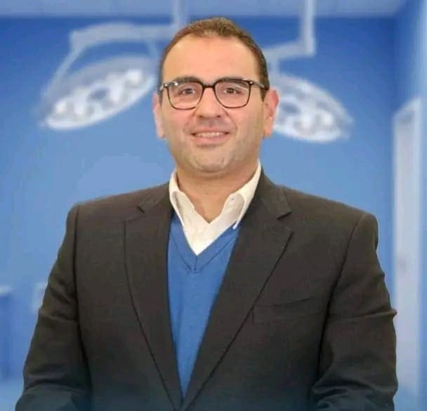 IMG 20251127 WA0090 التضامن رئيس جامعة سوهاج يصدر قرارًا بتكليف الدكتور عمرو الشريف نائبًا للمدير التنفيذي لوحدة العلاج بأجر موقع في الجامعة
