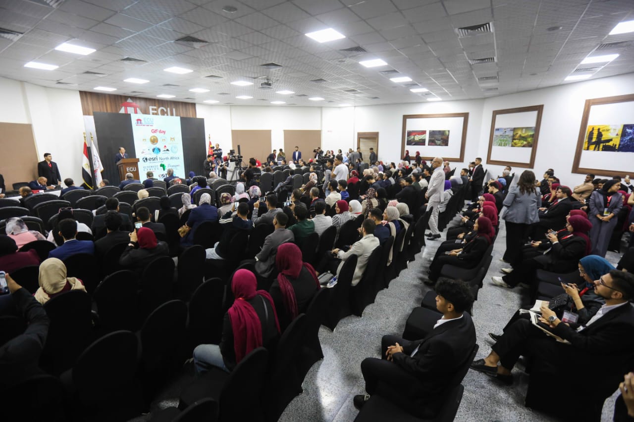 الجامعة المصرية الصينية تحتفل باليوم العالمي لنظم المعلومات الجغرافية بمشاركة مئات الطلاب والباحثين