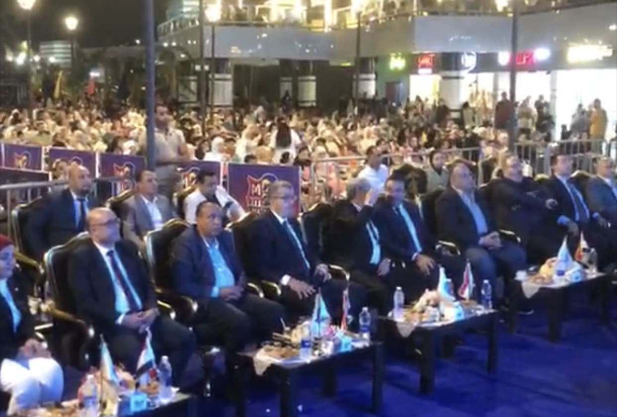 IMG 4054 المتحف المصري المصريون يحتشدون بالميادين الرئيسية لمتابعة الاحتفال الاسطوري بافتتاح المتحف الكبير موقع في الجامعة