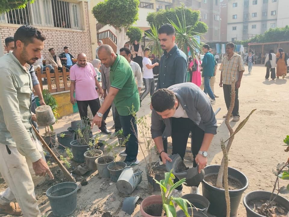 IMG 4389 البيئة قطاع البيئة بنوعية المنوفية يدشن حملة لتشجير مقر الكلية موقع في الجامعة