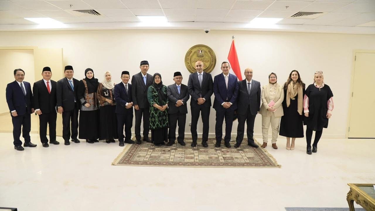 IMG 4467 جامعة مصر وإندونيسيا تبحثان تعزيز التعاون المشترك في التعليم والتعليم الفني موقع في الجامعة