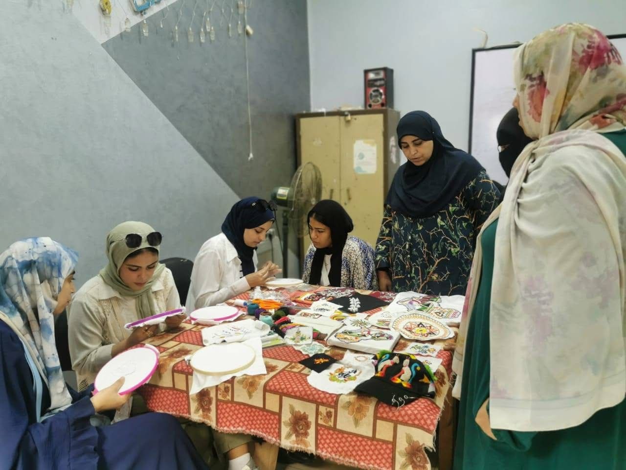 IMG 4610 جامعة بنها جامعة بنها تنظم قافلة توعوية عن الصناعات الصغيرة والمشغولات اليدوية بمركز شباب كفر مناقر موقع في الجامعة