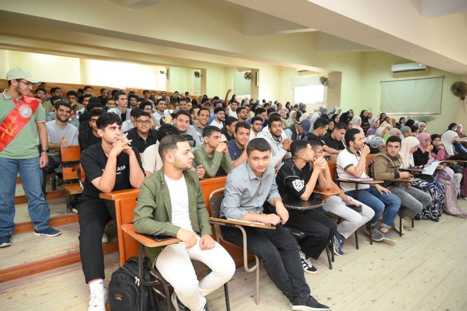 IMG 4646 رئيس جامعة الفيوم: ندوة لطلاب كلية الحاسبات والذكاء الاصطناعي حول الإرشاد الأكاديمي موقع في الجامعة