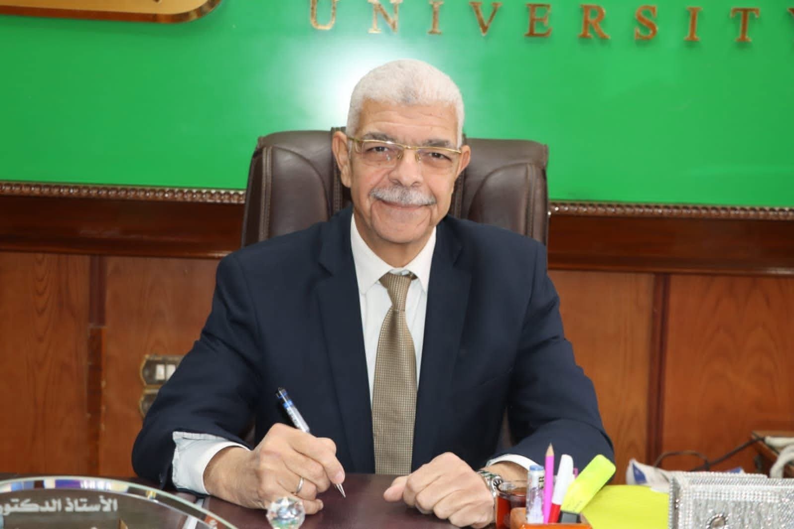 IMG 4788 رئيس جامعة المنوفية رئيس جامعة المنوفية يصدر قرارًا بتعيين وكيل لكلية التجارة لشئون التعليم والطلاب موقع في الجامعة