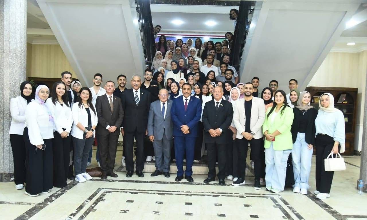 IMG 4844 وفد وفد من فنون جميلة الإسكندرية يزور مطروح لدراسة المخطط الإستراتيجي للتنمية العمرانية موقع في الجامعة