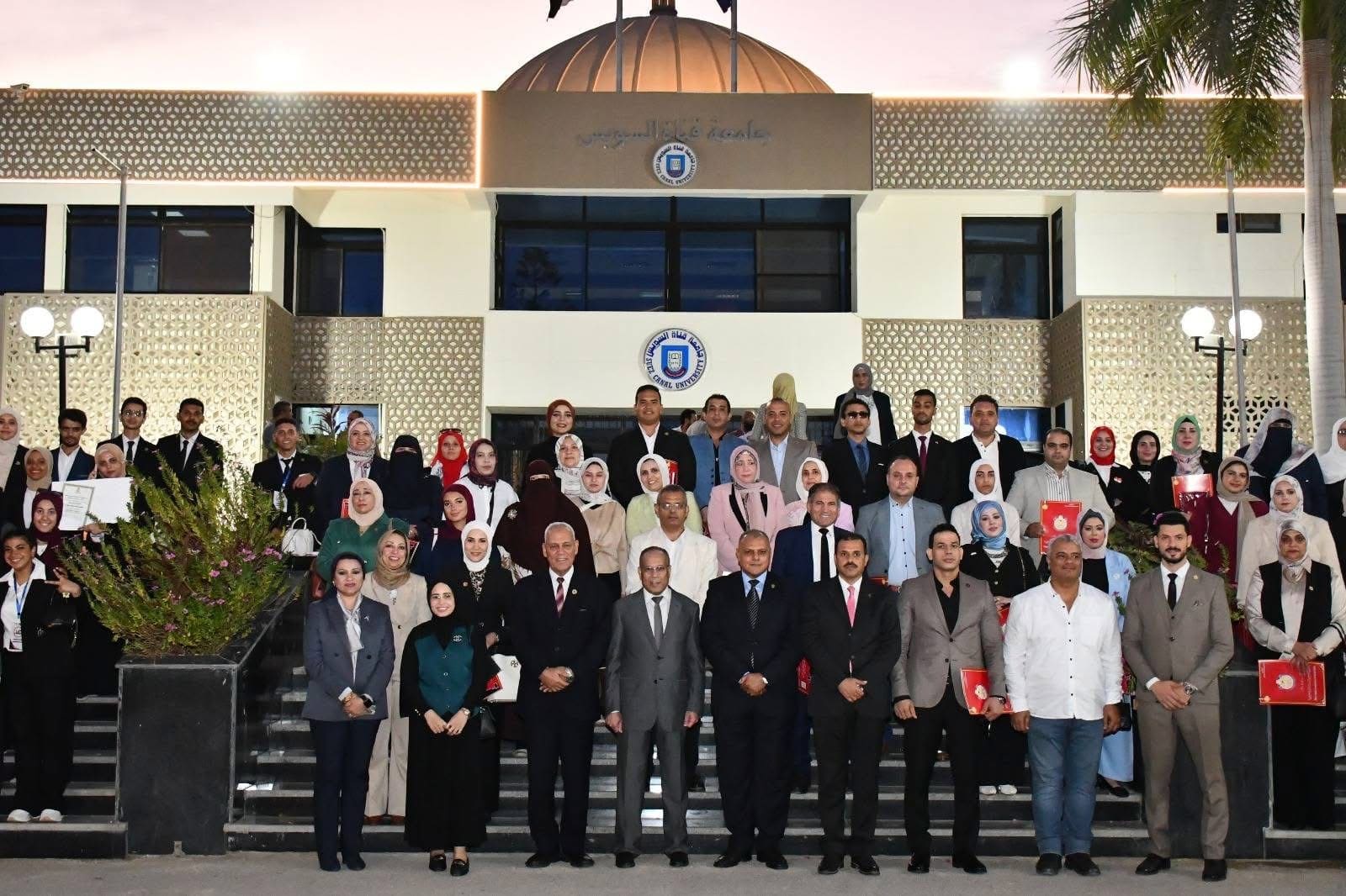 IMG 4974 جامعة قناة السويس جامعة قناة السويس تحتفل بتخريج 74 متدربًا من دورتي "الاستراتيجية والأمن القومي" و"صُنع القرار" موقع في الجامعة