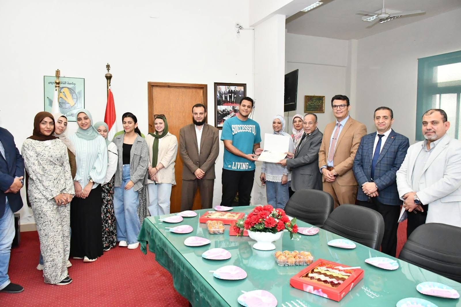 IMG 5101 جامعة جامعة قناة السويس تهنئ الطالب يوسف عثمان لفوزه بأولمبياد اللغة الروسية على مستوى الجامعات موقع في الجامعة