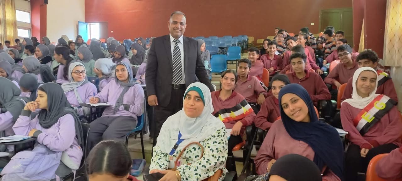 IMG 5161 جامعة قناة السويس جامعة قناة السويس تنفذ برنامجًا توجيهيًا حول مخاطر التنمر والعنف والتحرش والتدخين بمدرسة 25 يناير الثانوية موقع في الجامعة