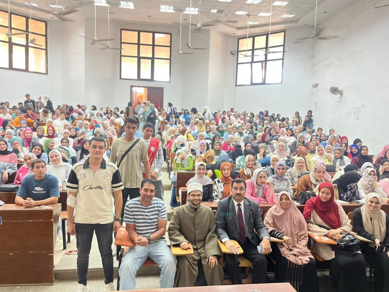 IMG 5165 ندوة ندوة تثقيفية بتربية بنها حول "خطورة الرشوة وآثارها على الفرد والمجتمع" موقع في الجامعة