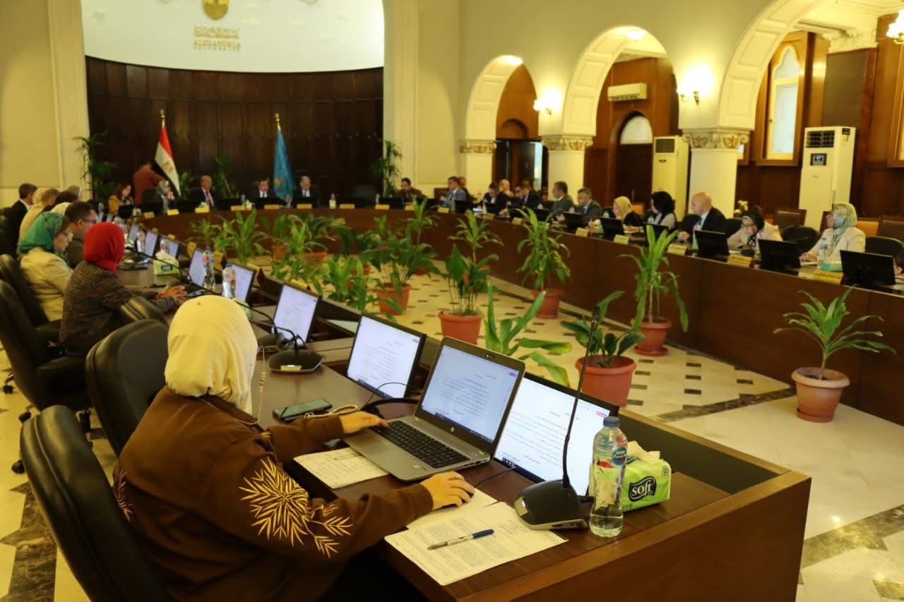 IMG 5328 المركز مجلس التعليم والطلاب بجامعة الإسكندرية يؤكد دعم الطلاب ذوي الهمم ويناقش سير امتحانات الميدتيرم موقع في الجامعة