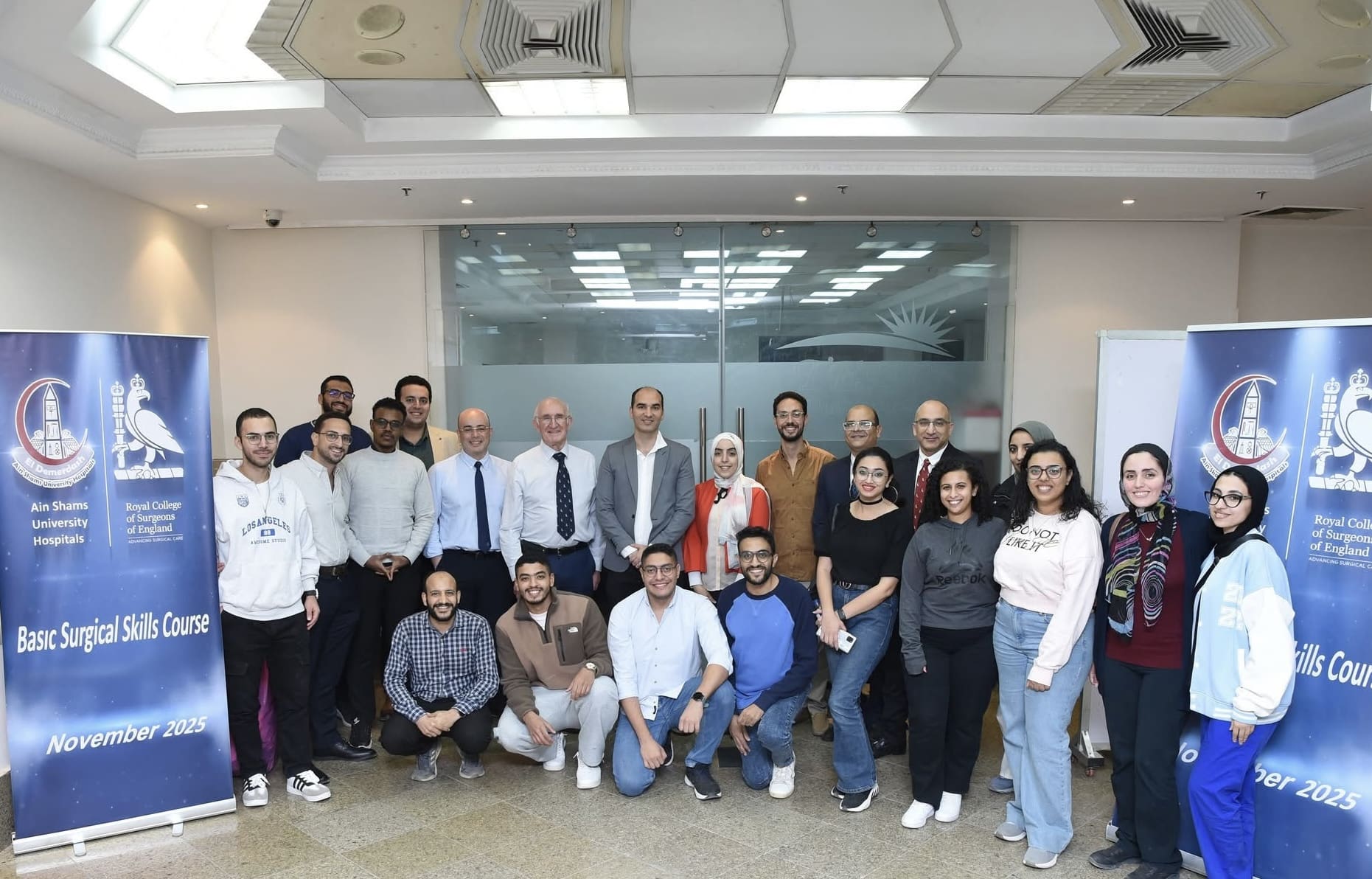 IMG 5562 مستشفيات مستشفيات جامعة عين شمس تستضيف وفد كلية الجراحين الملكية البريطانية لتنظيم دورة في أساسيات الجراحة موقع في الجامعة