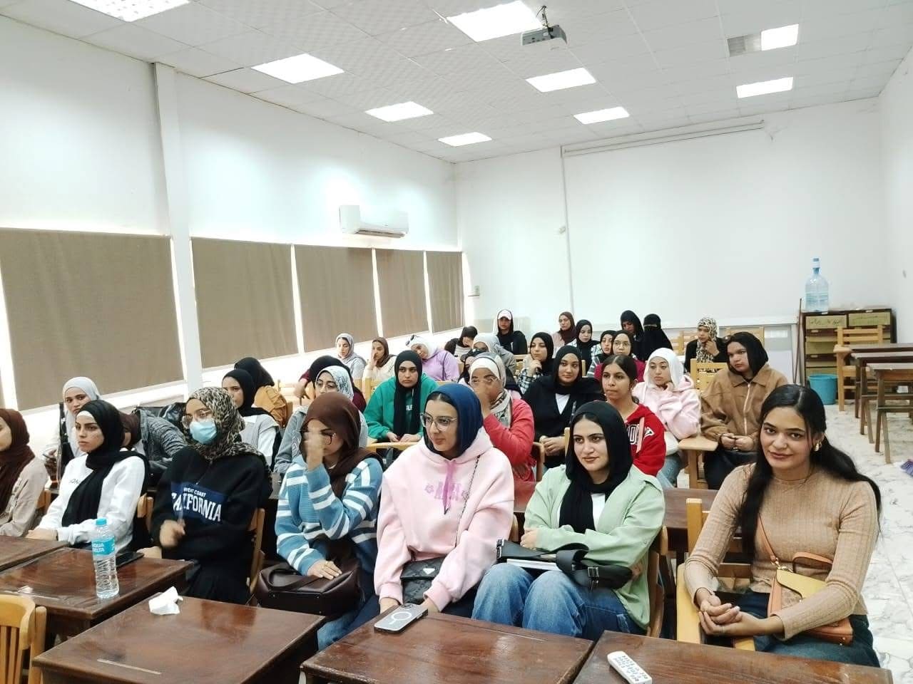 IMG 5601 السويس جامعة قناة السويس تنفذ برنامجًا تدريبيًا متخصصًا لتأهيل معلمي محو الأمية وتعليم الكبار موقع في الجامعة