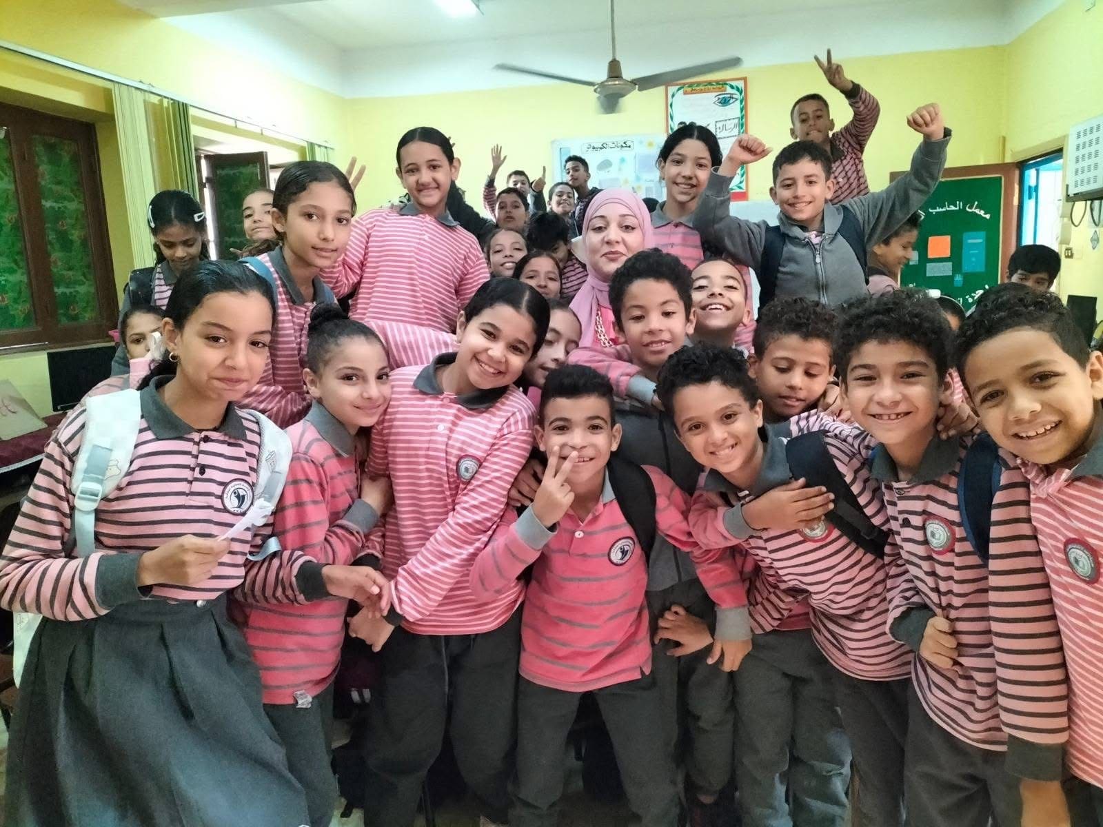 IMG 5676 السويس جامعة قناة السويس تنظم ندوة تربوية لطلاب مدرسة الاتحاد الابتدائية بعنوان "كيف أكون صديقًا جيدًا" موقع في الجامعة