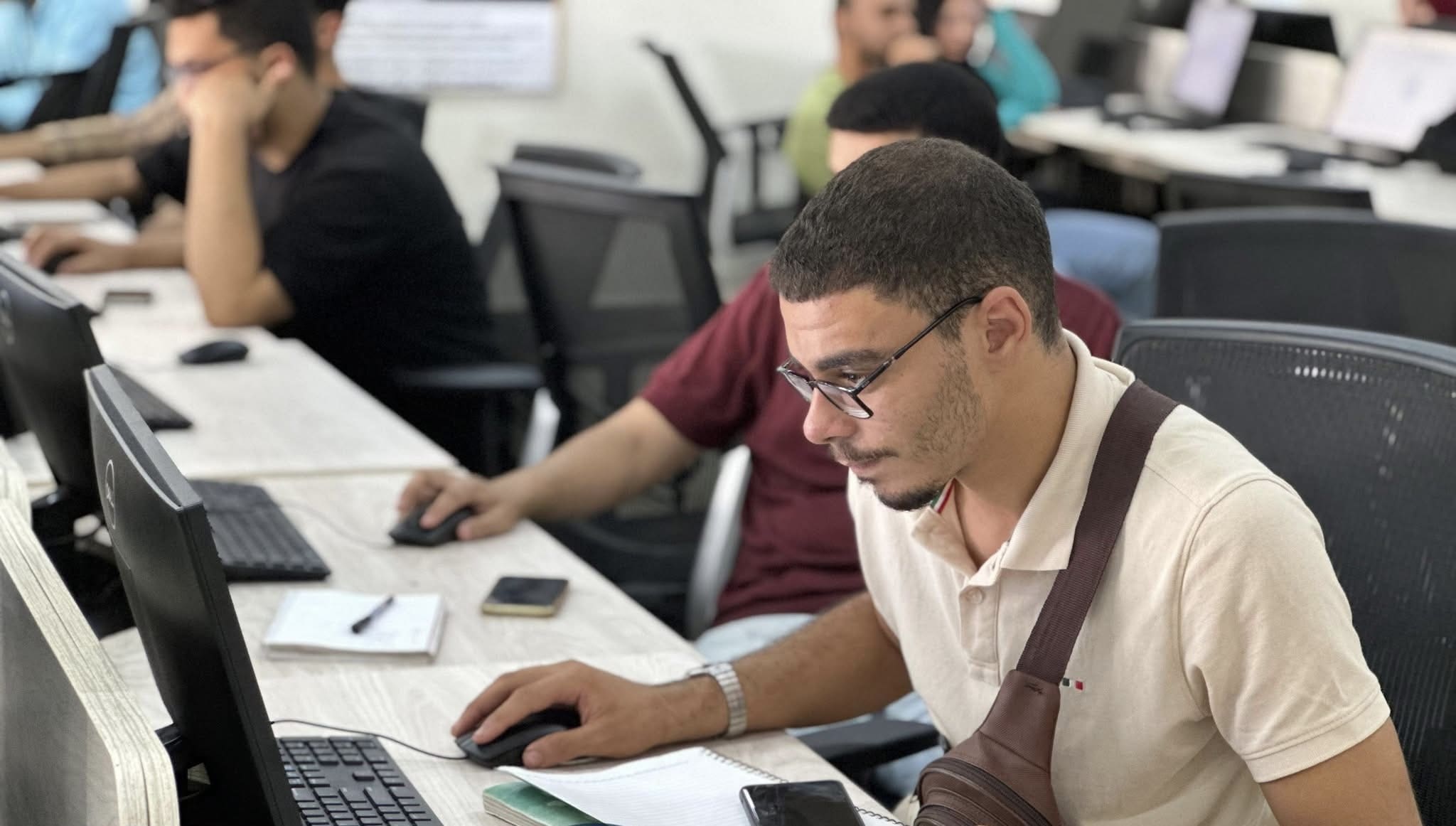 IMG 5858 هندسة هندسة المنصورة الأهلية تواصل مبادرة "اصنع فكرتك بإيدك" بسلسلة ورش عمل متخصصة لتعزيز مهارات الطلاب التقنية موقع في الجامعة