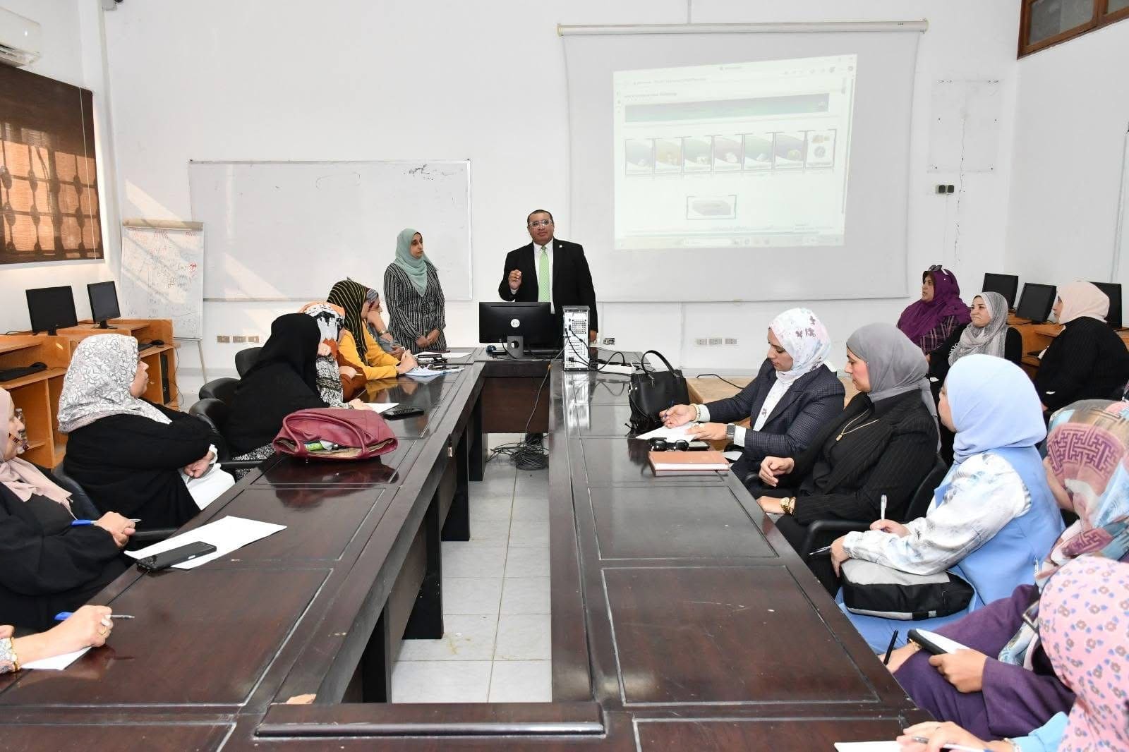 IMG 5880 السويس جامعة قناة السويس تنظّم تدريبًا متخصصًا لموظفي الدراسات العليا على نظام MIS موقع في الجامعة