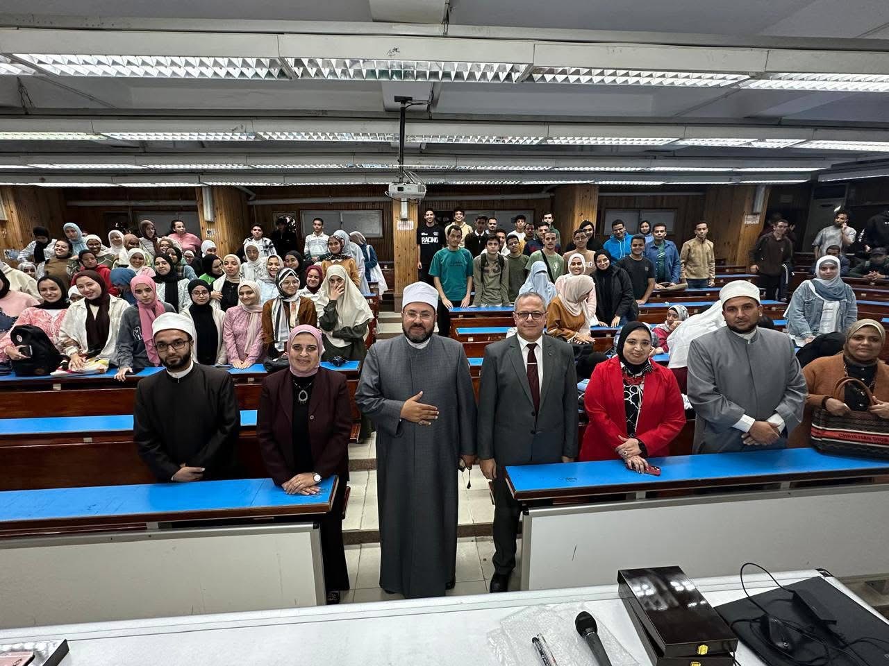 IMG 6064 الصيدلة كلية الصيدلة تنظم ندوة توعوية حول "تجديد الخطاب الدينى وبناء الوعي لدى الشباب" موقع في الجامعة
