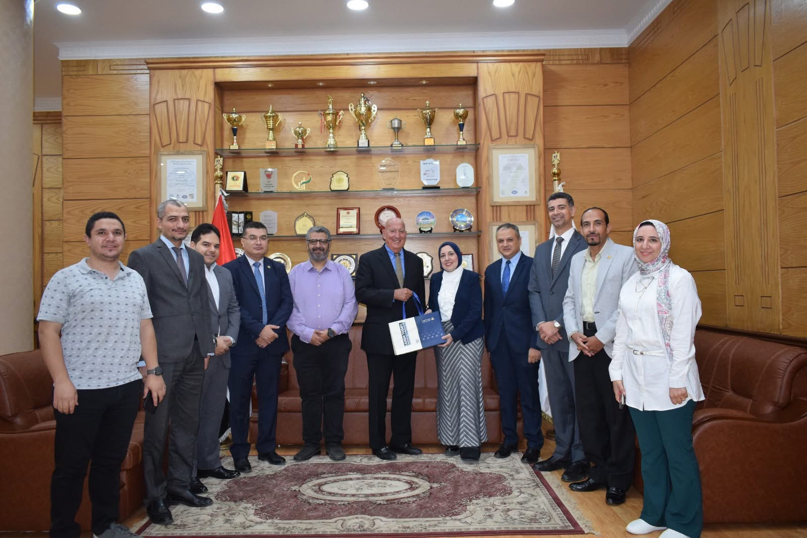 IMG 6072 فولبرايت مصر تفتح باب التقدم لمنح العام الأكاديمي جامعة بنها تختتم فعاليات برنامج "الزائر المتخصص" بهيئة فولبرايت مصر موقع في الجامعة