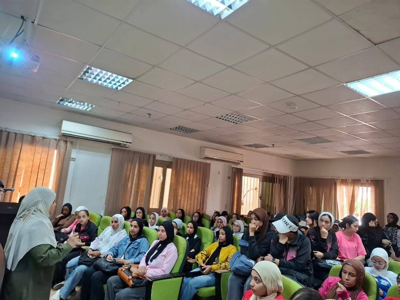 IMG 6114 العالي كلية علوم الرياضة للبنات بالإسكندرية تنظم 3 ندوات لتطوير مهارات الطالبات وحمايتهن إلكترونيًا موقع في الجامعة