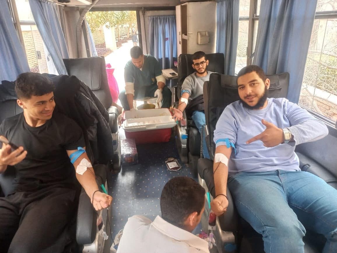 IMG 6127 الصحة الصحة وجامعة حلوان ينفذان أكبر حملة تبرع بالدم.. 295 كيسًا لتعزيز المخزون الاستراتيجي موقع في الجامعة