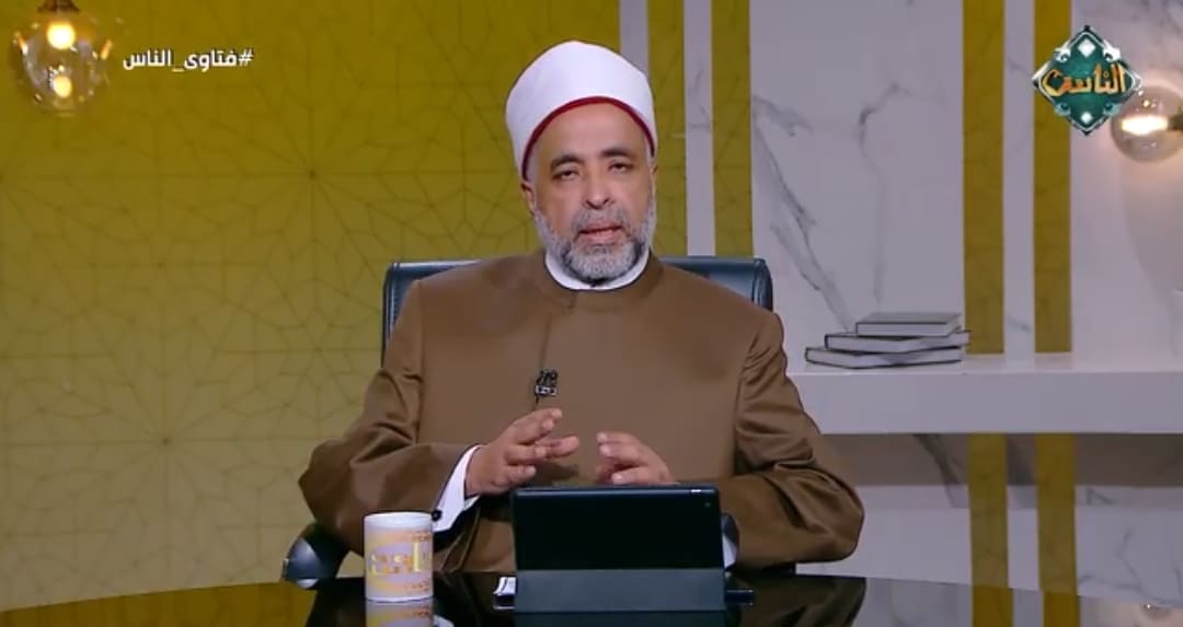 Screenshot 2025 11 22 19 04 32 86 ضعف هل مصممة الأزياء تتحمل ذنب عرض موديلات مفتوحة؟.. أمين الفتوى يجيب - فيديو موقع في الجامعة