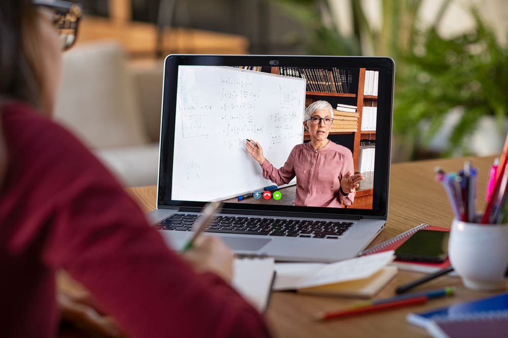 Tips and Tricks to Ease an Online Students Time at the Computer 1 دورة تدريبية 7 معايير لاختيار دورة تدريبية تناسب أهدافك عبر الانترنت موقع في الجامعة