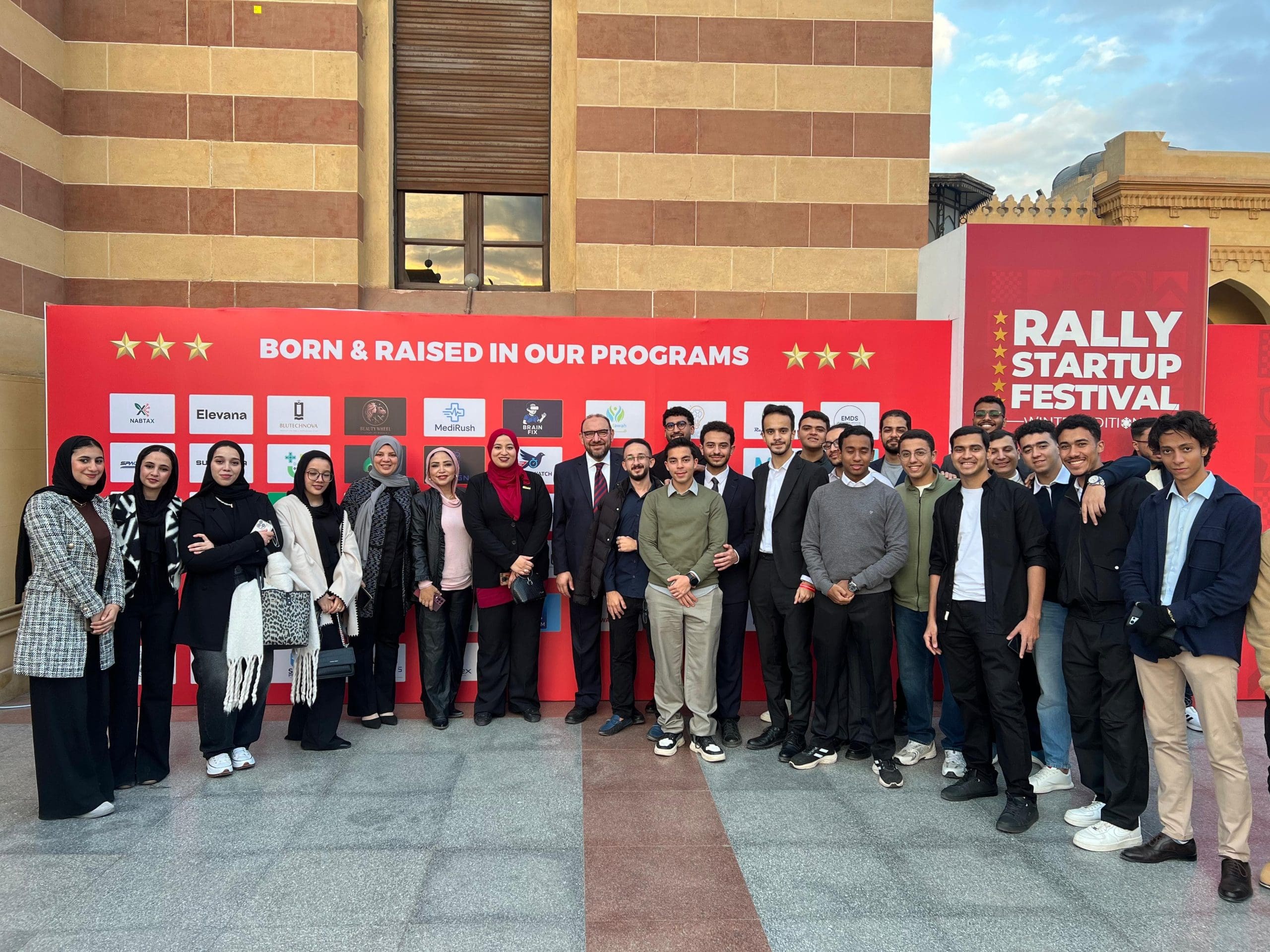 0d757895 0d0f 40ef bada 6d9747e9fb80 scaled الجلالة جامعة الجلالة تتألق في رالي مصر 2025 بفوز 4 مشروعات طلابية وتكريم فريقها بين أفضل 5 إداريًا موقع في الجامعة