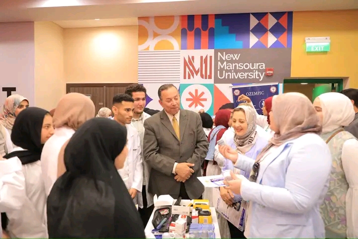 1764691259789 دمياط طلاب صيدلة المنصورة الجديدة يستعرضون أحدث التوجهات العالمية في علاج السكري موقع في الجامعة