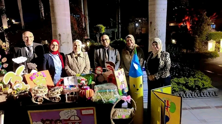 1764870300347 طالب تعليم القاهرة يبرز إبداع الطلاب في إعادة التدوير ضمن احتفالية البيئة بمؤتمر الأطراف 24 موقع في الجامعة
