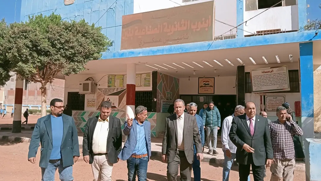 1765111122018 الإعدادية وكيل تعليم أسيوط يتابع نظام الجدارات المهنية وتدوير الرواكد بمدرسة أبنوب الصناعية موقع في الجامعة