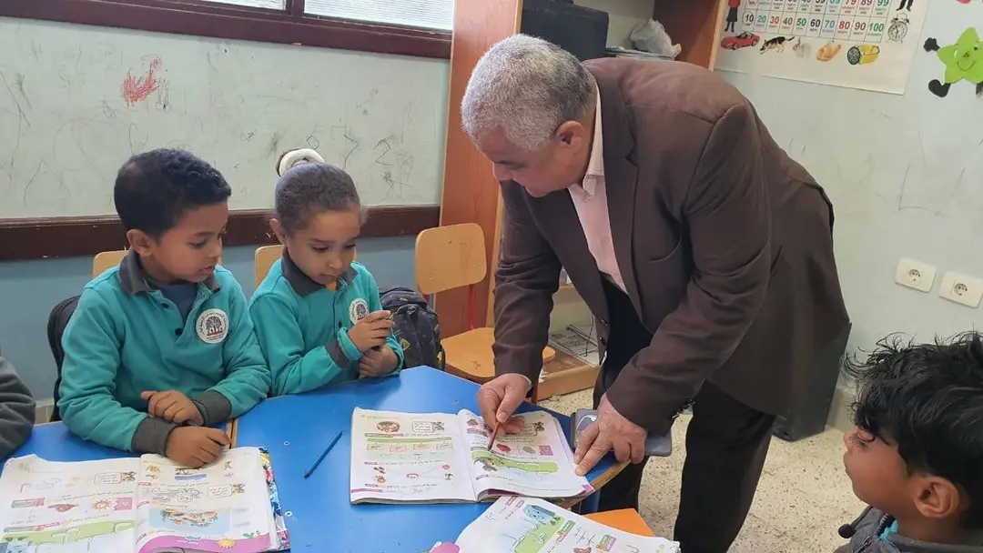 1765443001761 الجيزة وكيل تعليم الأقصر يتابع سير العملية التعليمية بمدرسة البغدادي الرسمية لغات موقع في الجامعة