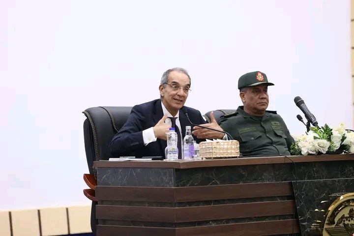 1765482136339 جامعة مصر للمعلوماتية وزير الاتصالات يلتقي طلاب مبادرة الرواد الرقميون ويؤكد: نُعد جيلاً قادرًا على المنافسة في الاقتصاد الرقمي العالمي موقع في الجامعة
