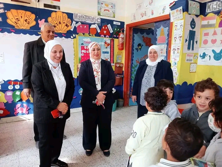 1765741591772 جدول امتحانات الثانوية العامة 2026 مدير تعليم القاهرة تتفقد استعدادات الطلاب للامتحانات بمدرسة اللواء عمر سليمان للغات موقع في الجامعة