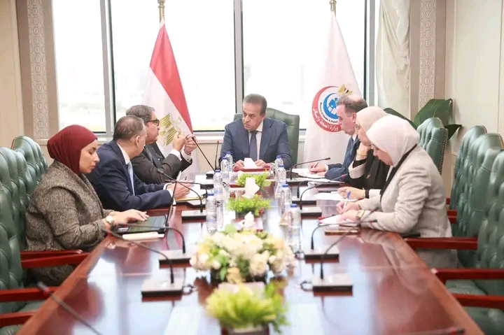 1765742536807 أعياد الصحة تناقش مع «إي فاينانس» و«إي هيلث» تعزيز الخدمات الصحية والتحول الرقمي موقع في الجامعة