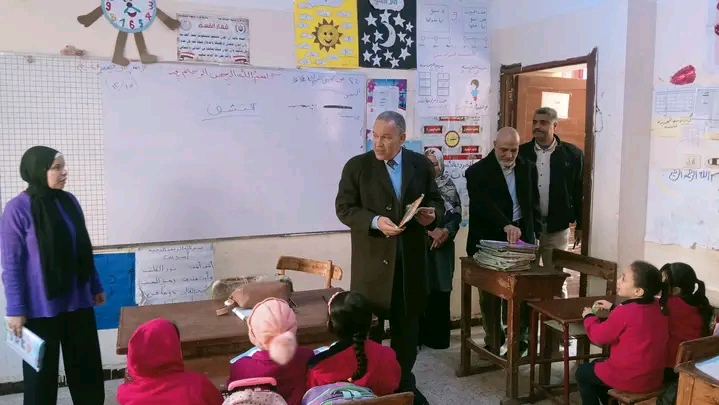 1765813406937 مدير مدير تعليم أسيوط يزور مدارس القوصية لتعزيز الانضباط والبرامج الصفية موقع في الجامعة