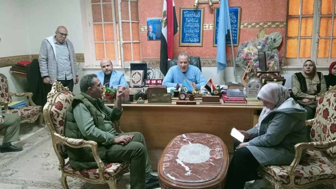 1765873771627 الجيزة مدير تعليم أسيوط يلتقى المرشحين بمبادرة مشروعى مميز لمواجهة مخاطر التكنولوجيا موقع في الجامعة