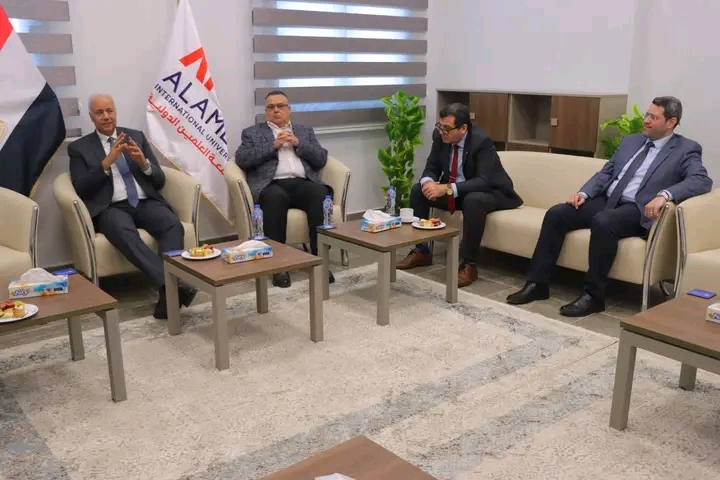 1766344003176 جامعة العلمين الدولية جامعة العلمين الدولية تستضيف الدكتور أيمن الباز لتعزيز التعاون الأكاديمي الدولي  موقع في الجامعة