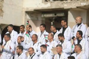 1766772849741 نقابة نقابة أطباء مصر تحيّي تخريج 168 طبيباً فلسطينياً وتنعى شهداء "درع الإنسانية" موقع في الجامعة