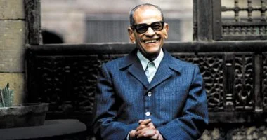 202508290813111311 محفوظ في ذكرى ميلاده.. نجيب محفوظ ابن جامعة القاهرة الذي حول الحروف إلى عالم ينبض بالحياة موقع في الجامعة