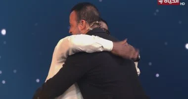 202512190950485048 320 عثمان لقطة إنسانية تخطف القلوب.. مصطفى حسني يصطحب متسابقًا من ذوي الهمم خارج الاستوديو جبرًا لخاطره موقع في الجامعة