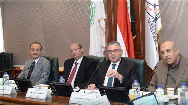 450 حقوق تجارة عين شمس تطلق 10 منح دراسية كاملة لأوائل الشعبة العربية للتحويل إلى البرامج الخاصة.. تفاصيل موقع في الجامعة