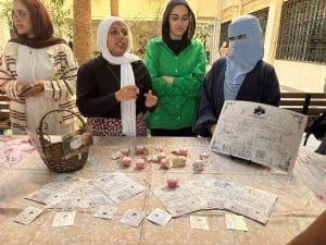 طلاب صيدلة حلوان يكتشفون أسرار النباتات الطبية والزيوت العلاجية في يوم علمي مميز| صور 4 FB IMG 1764580559921 حلوان طلاب صيدلة حلوان يكتشفون أسرار النباتات الطبية والزيوت العلاجية في يوم علمي مميز| صور موقع في الجامعة