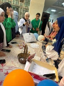 FB IMG 1764580563468 حلوان طلاب صيدلة حلوان يكتشفون أسرار النباتات الطبية والزيوت العلاجية في يوم علمي مميز| صور موقع في الجامعة
