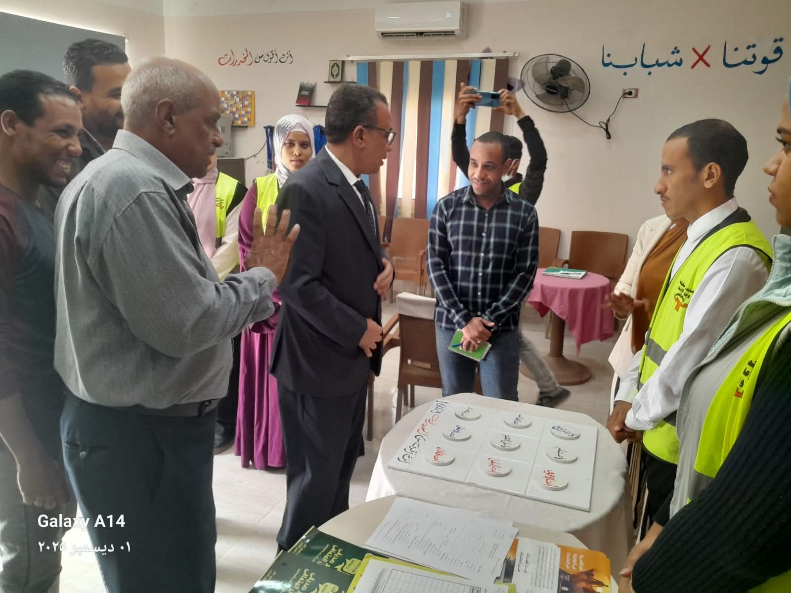 FB IMG 1764586536312 المنيا نائب رئيس جامعة قنا يتفقد بيت التطوع ويثمن جهود 800 طالب في خدمة المجتمع والتوعية بمخاطر الإدمان موقع في الجامعة