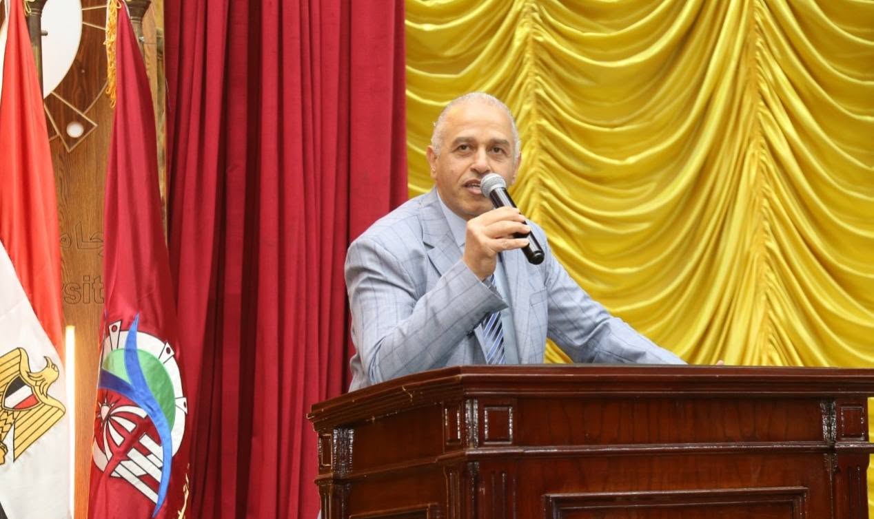 FB IMG 1764592064168 مسابقة جامعة الفيوم تطلق مسابقة الطالب والطالبة المثاليين لتعزيز الإبداع والقيادة الطلابية موقع في الجامعة