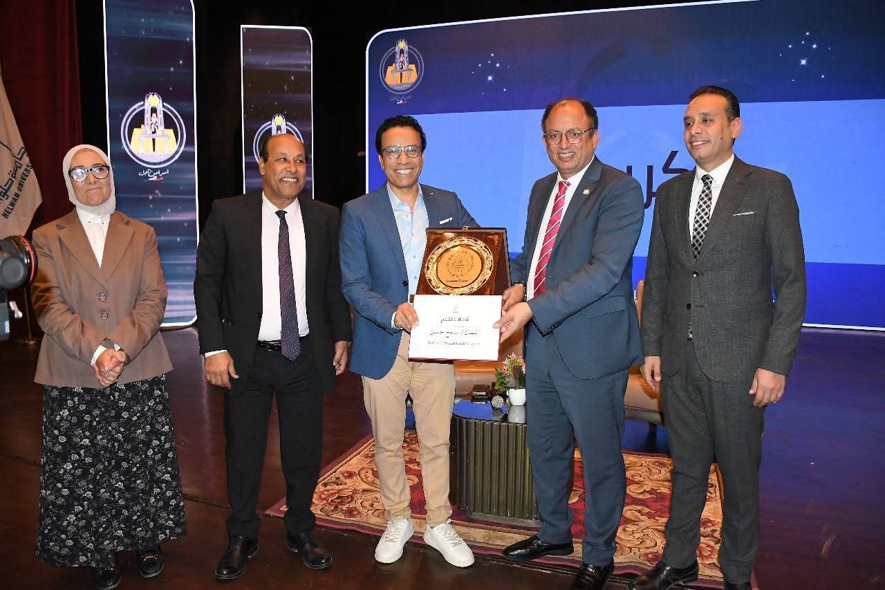 FB IMG 1764651535727 سامح "بناء وعي ليس تدريس ".. جامعة حلوان تدعو سامح حسين لتقديم محتوي هادف لوعي الطلاب موقع في الجامعة